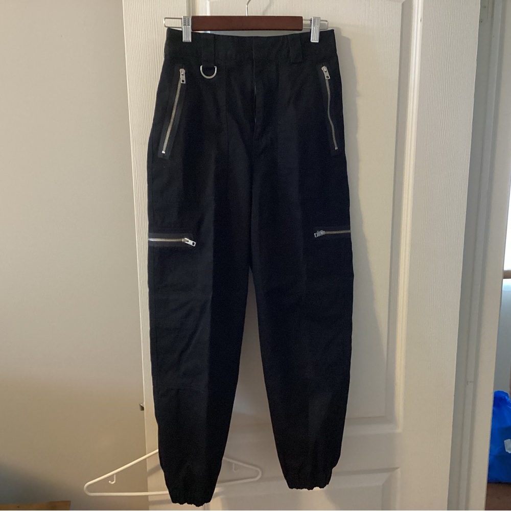 TNA Women’s Black Cargo Pants.   B8